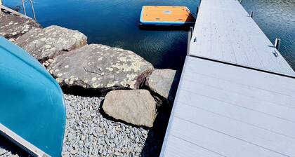 Lakefront! Hot Tub-Sauna-Cold Tubs-SUPs-Bikes-Canoe-Kayak-Sundeck-Firepit-Dock!