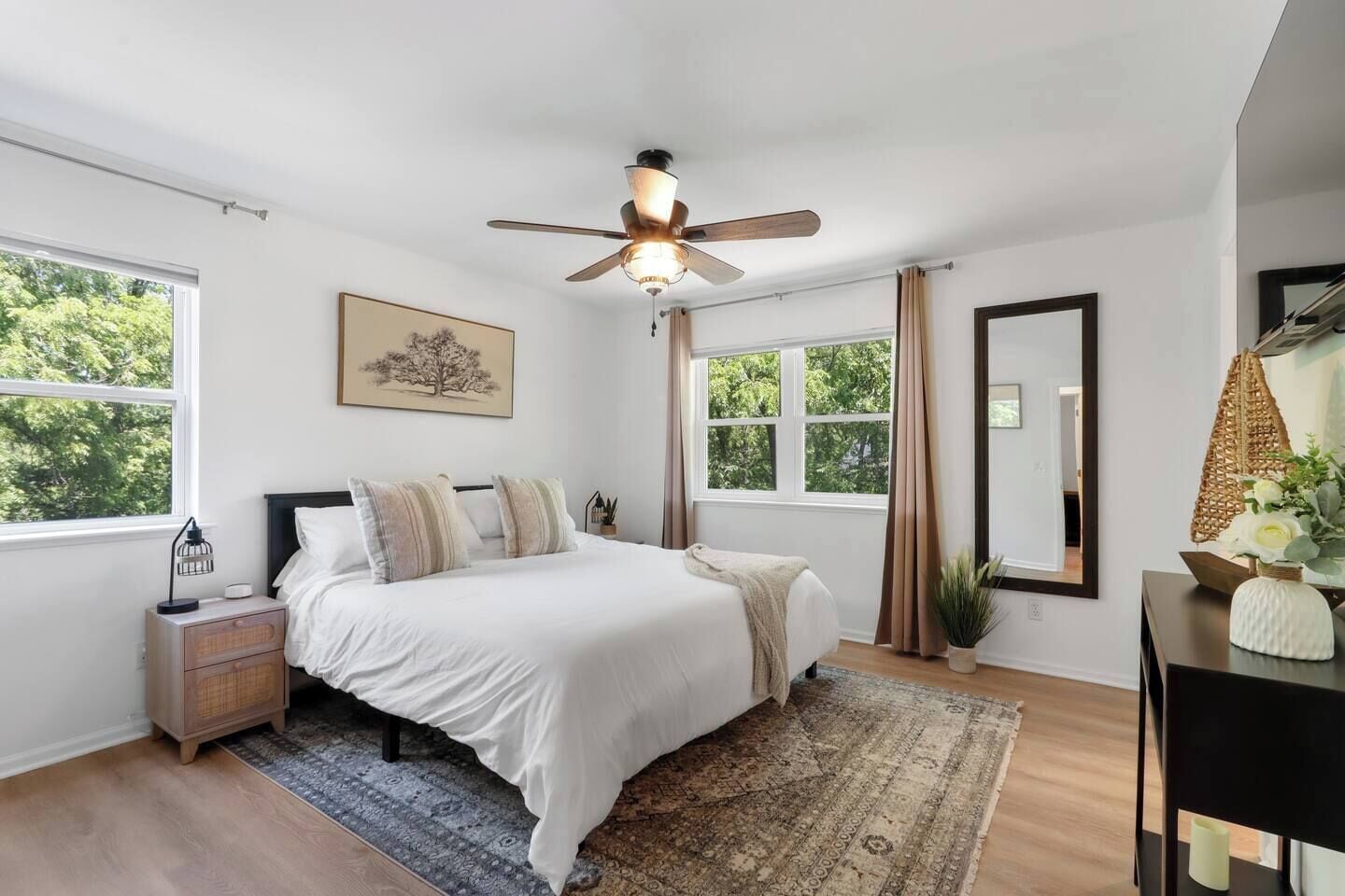 4 bedrooms, desk, travel crib, free WiFi