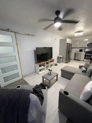 TV connectée, jeux vidéo, lecteur de DVD, chaîne hi-fi