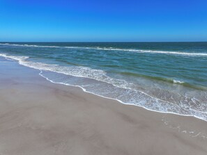 On the beach - Fully Remodeled 5th-Floor Sandcastles Villa with Ocean Views! (Amelia Island)