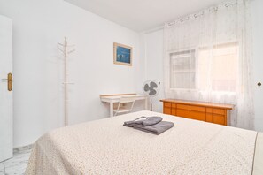 3 bedrooms, free WiFi, bed sheets, wheelchair access