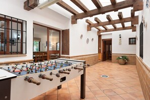 Game room - Country House 'Casa Rural Salrima' with Mountain View, Wi-Fi and Air Conditioning (Alora)