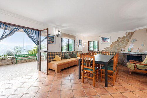 Country House 'Casa Rural Salrima' with Mountain View, Wi-Fi and Air Conditioning