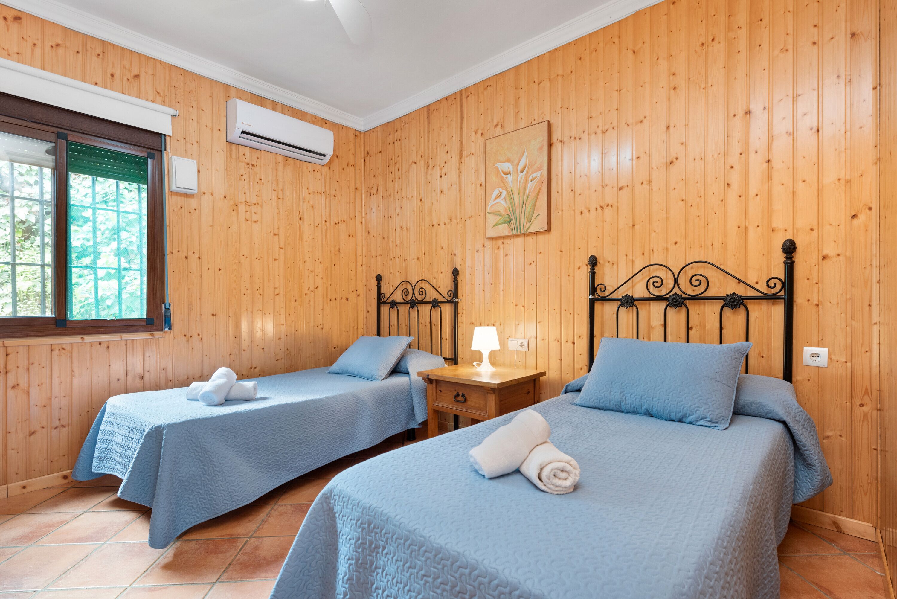 8 bedrooms, free WiFi, bed sheets