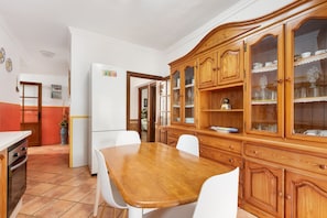 Dining - Country House 'Casa Rural Salrima' with Mountain View, Wi-Fi and Air Conditioning (Alora)