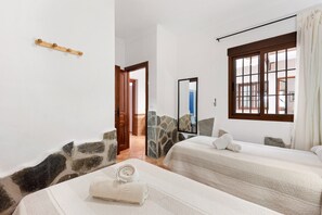 8 bedrooms, free WiFi, bed sheets - Country House 'Casa Rural Salrima' with Mountain View, Wi-Fi and Air Conditioning (Alora)