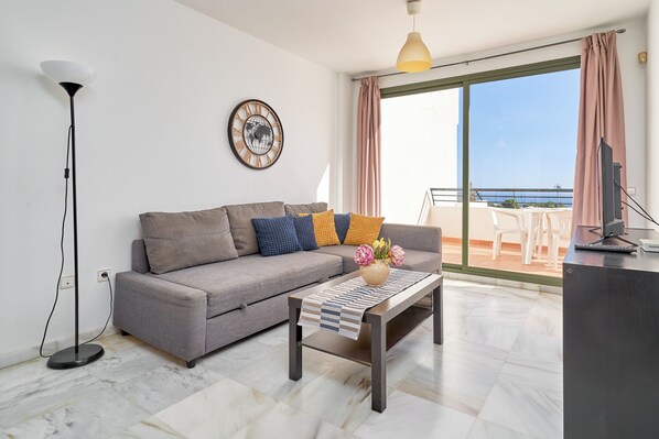 TV - Apartment 'Balcon De Nerja' with Sea View, Wi-Fi and Air Conditioning (Nerja)