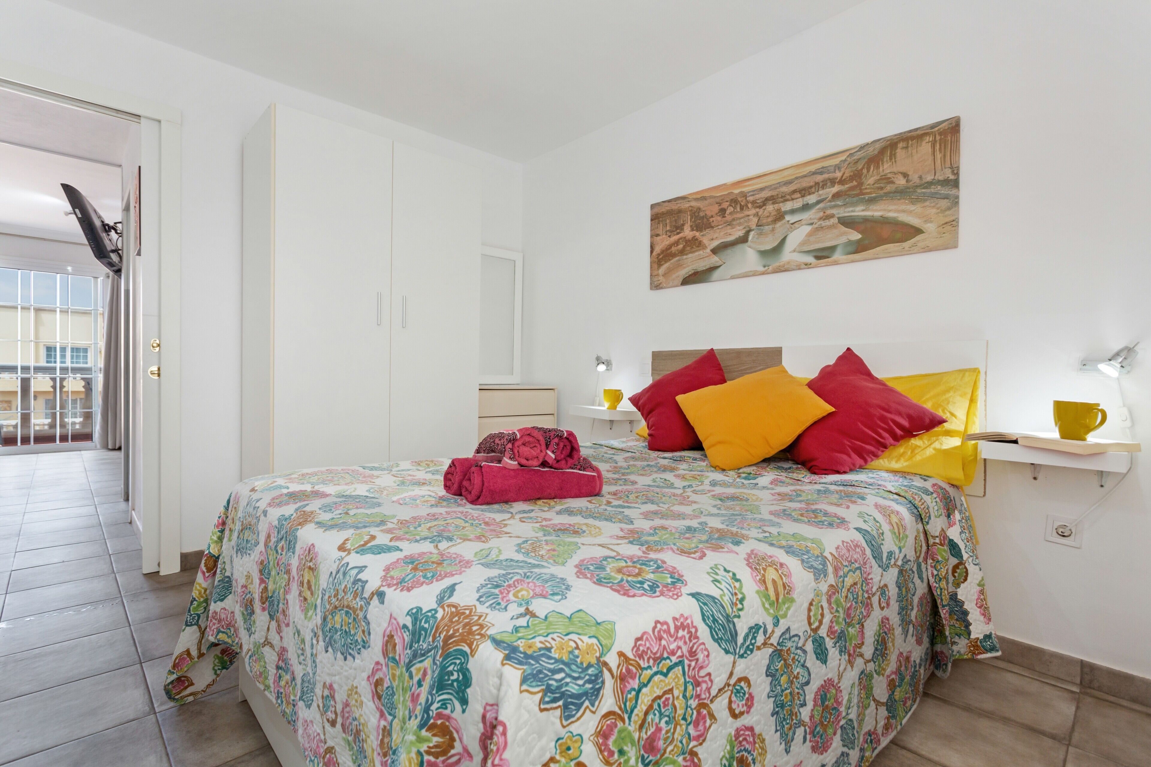 3 室のベッドルーム、アイロン / アイロン台、WiFi (無料)、ベッドシーツ