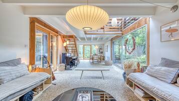 Télévision, cheminée