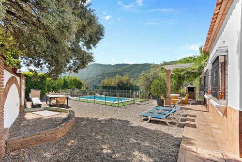 Holiday Home 'Finca Rural Mazuqueto' with Mountain View, Private Pool and Wi-Fi
