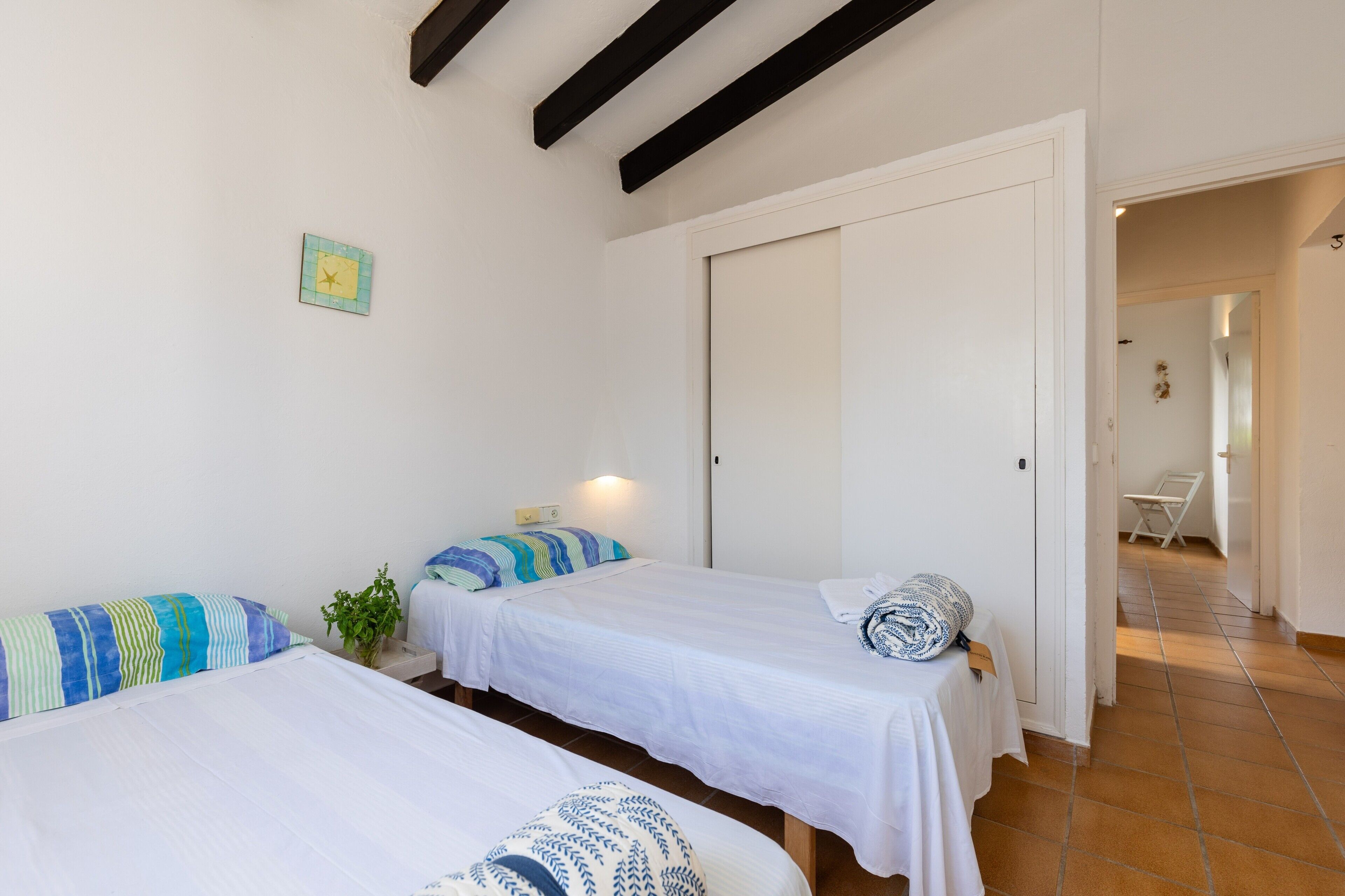 4 habitaciones, tabla de planchar con plancha y wifi gratis 