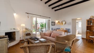 Télévision, cheminée