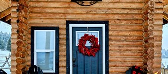 Cozy 1-Bed 1-Bath Cabin Retreat. King Size Bed, Wi-Fi, TV and Pet Friendly!