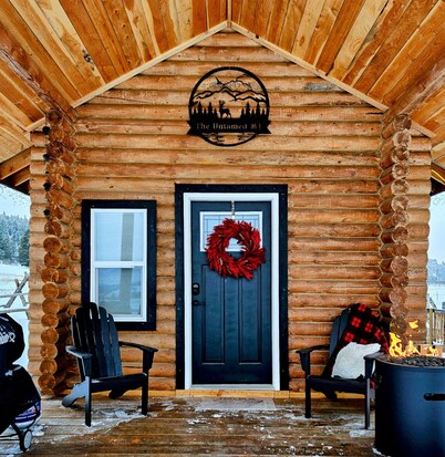 Cozy 1-Bed 1-Bath Cabin Retreat. King Size Bed, Wi-Fi, TV and Pet Friendly!