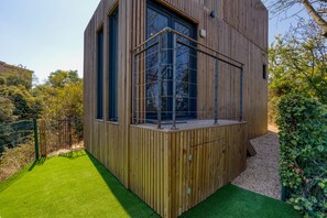 Property grounds - Holiday Home 'Greenkub' with Shared Pool, Wi-Fi and Air Conditioning (Générac)