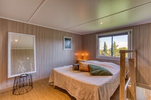 1 bedroom, desk, iron/ironing board, free WiFi - Holiday Home 'Greenkub' with Shared Pool, Wi-Fi and Air Conditioning (Générac)