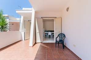 Outdoor dining - Holiday Home 'Villetta Pinetata 452' with Private Terrace and Air Conditioning (UGENTO)