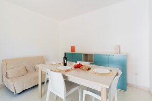 Dining - Holiday Home 'Villetta Pinetata 452' with Private Terrace and Air Conditioning (UGENTO)