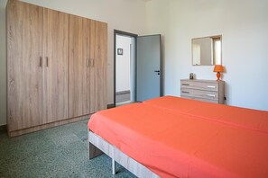 3 bedrooms, bed sheets