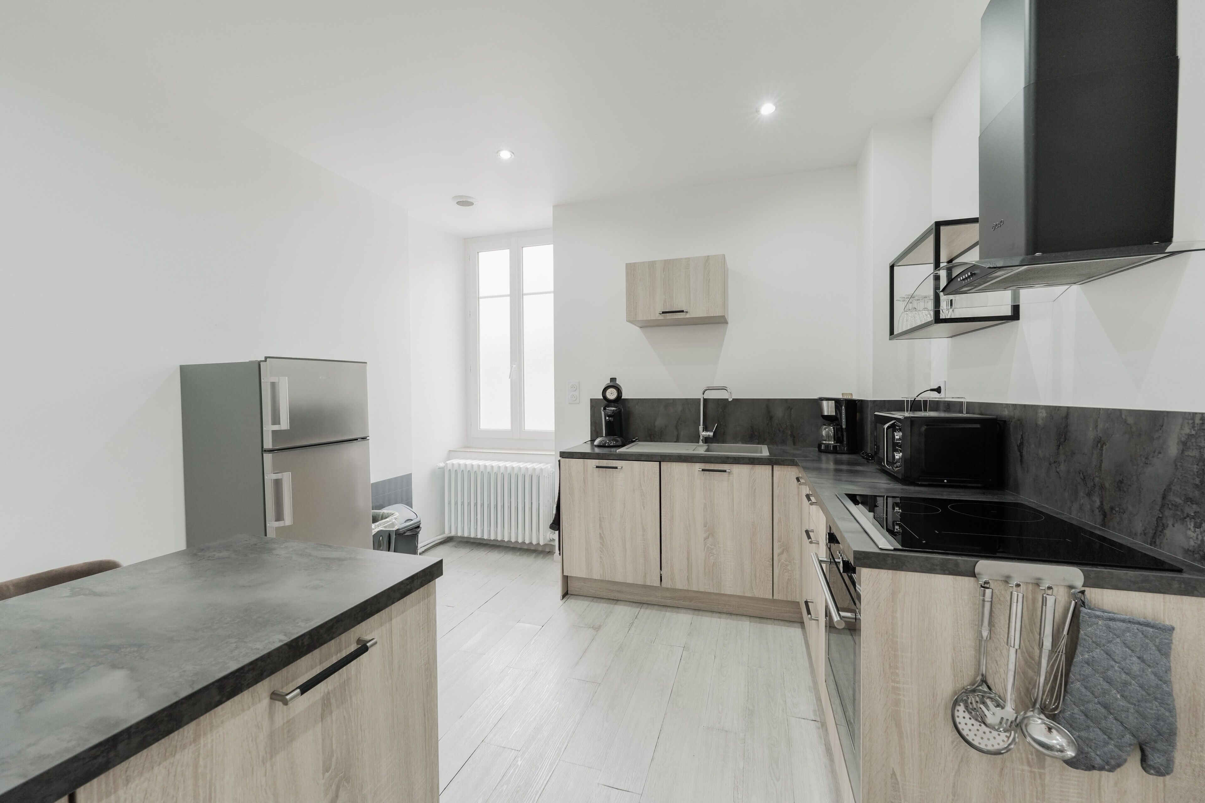 雪櫃、微波爐、焗爐、爐具