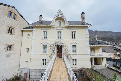 Appartement 'Appartement Pyrénées-Ariégeoises' avec vue sur les montagnes, jardin partagé et Wi-Fi