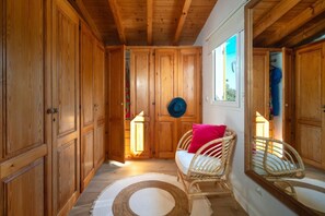 Interior - Villa 'Torre Xanchu' with Mountain View, Wi-Fi and Air Conditioning (Sant Josep de sa Talaia)