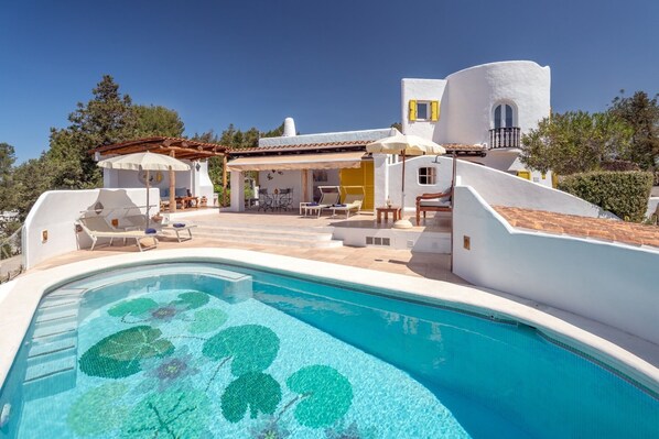 Pool - Villa 'Torre Xanchu' with Mountain View, Wi-Fi and Air Conditioning (Sant Josep de sa Talaia)