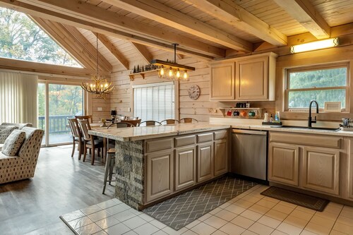 Entire Chalet 1 Mile from Charming Ellicottville - Pet & Family Friendly!  