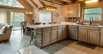 Entire Chalet 1 Mile from Charming Ellicottville - Pet & Family Friendly!