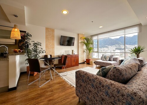 2-bedroom Suite in Quito, 2 blocks from the Swiss Hotel. Safe and quiet location
