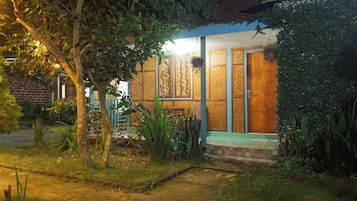 Kamar Twin Keluarga, 2 Tempat Tidur Double, pemandangan taman | Seprai katun Mesir, seprai premium, dan didekorasi berbeda-beda