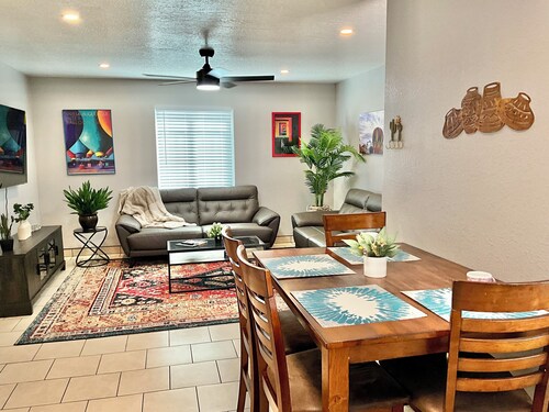 Modern 2BD1BA Central Location Fast WiFi Super Clean 