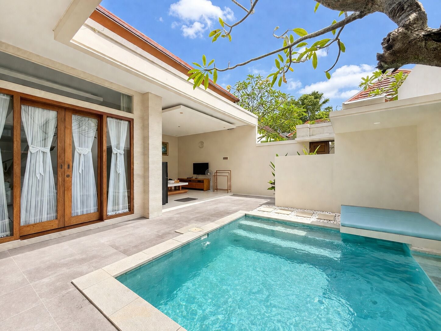 Serenity Two Bedroom Villa | Khu phòng khách | Smart TV 