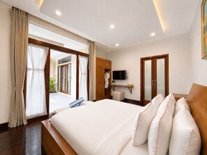 Serenity Two Bedroom Villa | Free minibar items, in-room safe, individually furnished, desk - D'Avera Villa (Canggu)