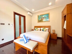 Free minibar items, in-room safe, individually furnished, desk - D'Avera Villa (Canggu)