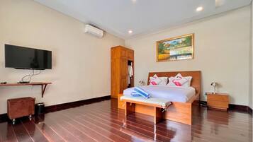 Artículos del minibar gratis y caja de seguridad en la habitación