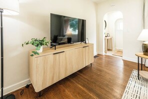 Interior - Lux 3 BR mins to Mayo & Dwtwn I Charming Haven (Rochester)