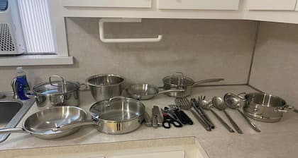 Affordable stay near EWR airport, Met Life, and American Dream Mall. Book today!