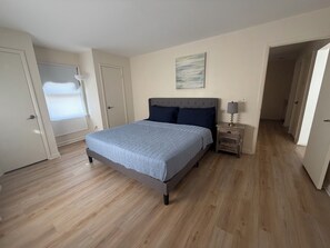 1 bedroom, desk, iron/ironing board, WiFi