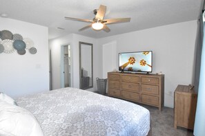 2 slaapkamers, een strijkplank/strijkijzer, gratis wifi, beddengoed
