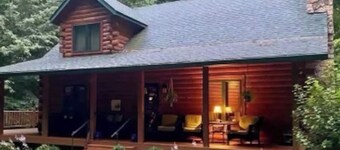 4-bedroom cabin in peaceful Apple Valley with AC, WiFi. Enjoy nature retreat.