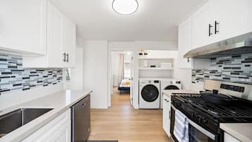 KĂŒhlschrank, Mikrowelle, Ofen, Herdplatte