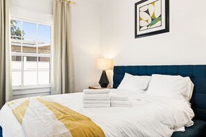 Bureau, fer et planche à repasser, Wi-Fi, literie fournie