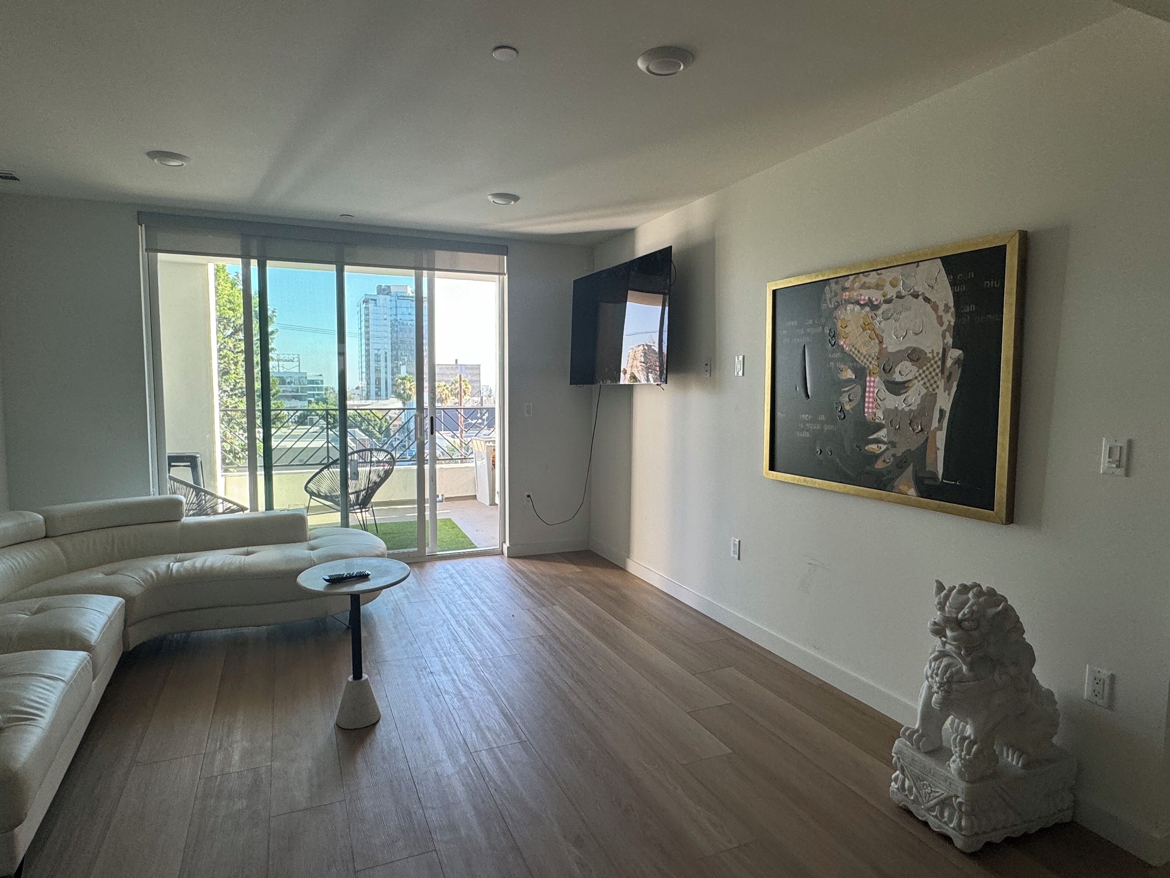 Charming 2-bedroom apartment with AC, WiFi in gorgeous Los Angeles