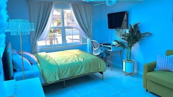 3 bedrooms, desk, iron/ironing board, travel crib