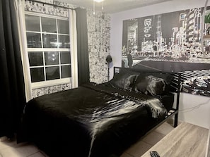 3 bedrooms, desk, iron/ironing board, travel crib