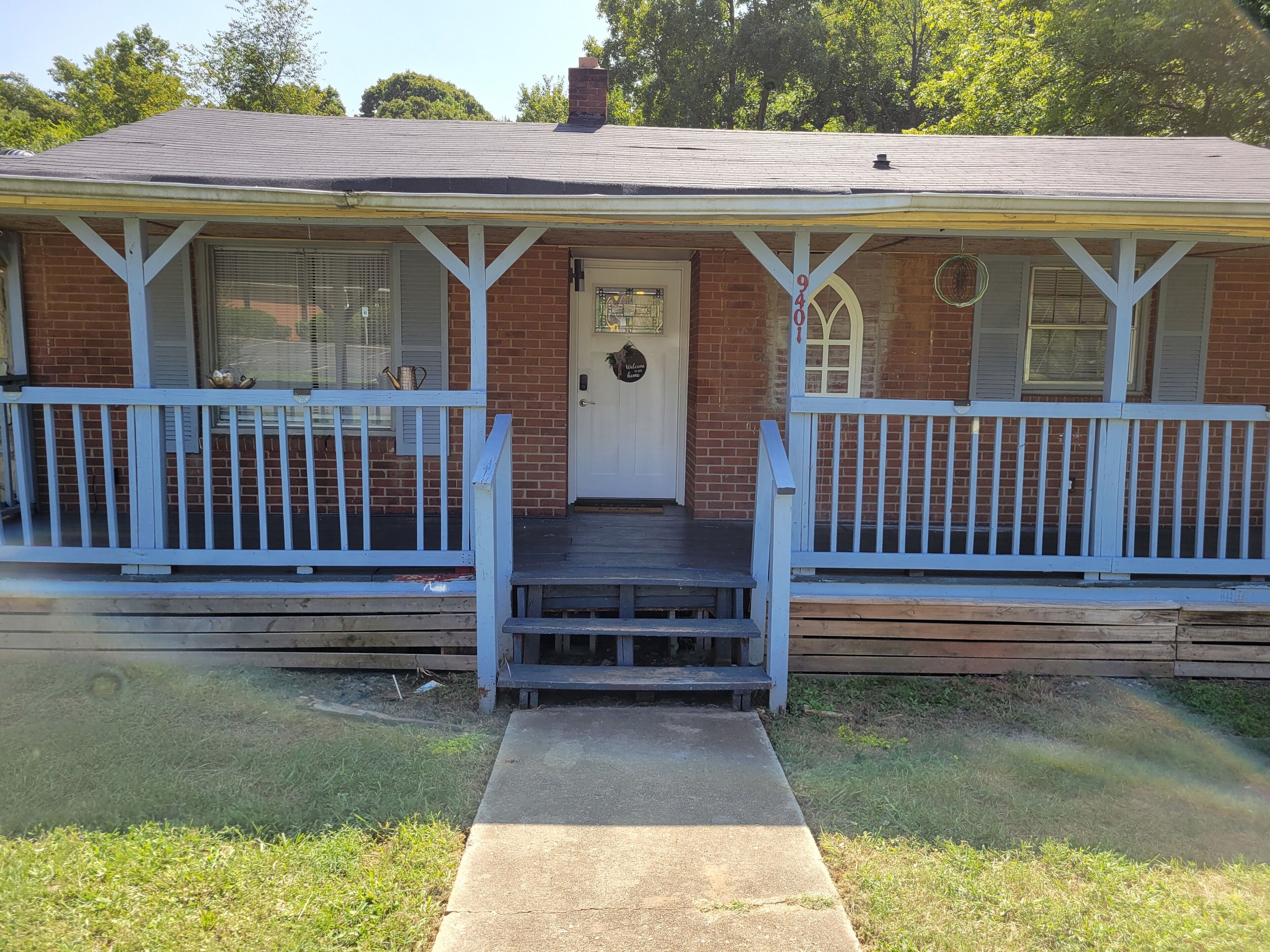 4-bedroom house in peaceful Charlotte with AC, WiFi.  Close to the airport