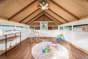 Children’s play area – indoor - Elysium Estate Farmstay (Kunghur)