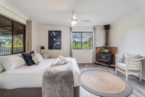 Family Cottage, Vineyard View | Free WiFi - Elysium Estate Farmstay (Kunghur)