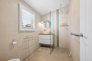 Dusche, Haartrockner, Bidet